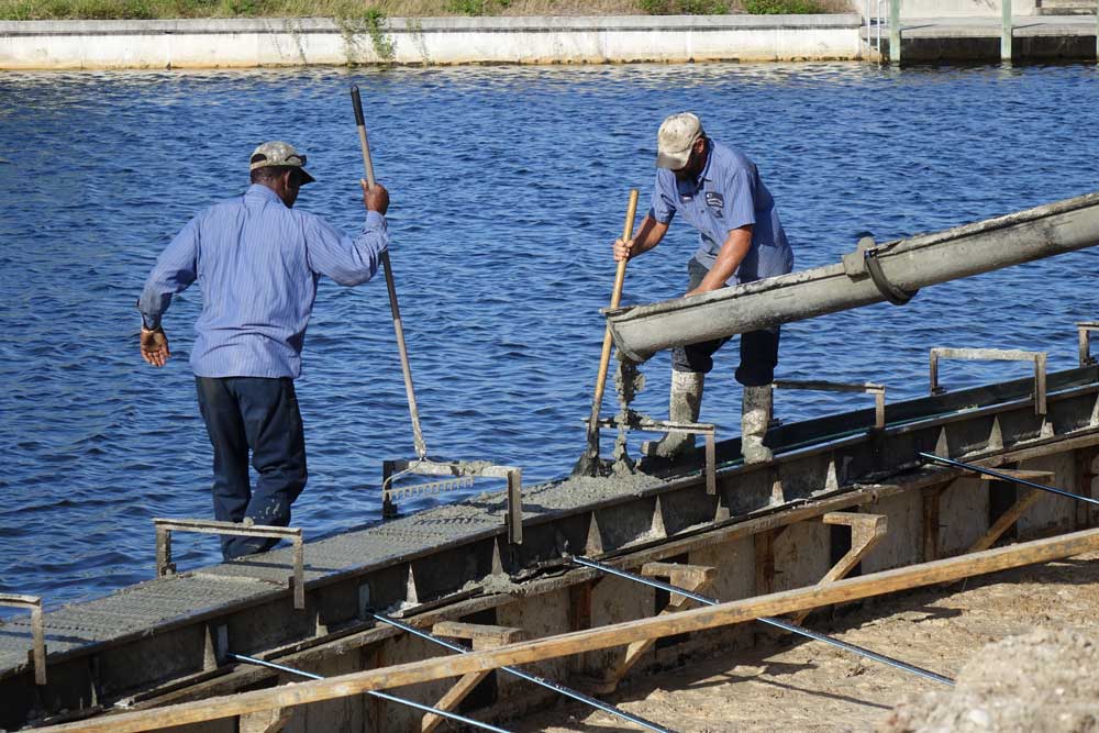 Betonverteilung für den Abschluss der Seawall