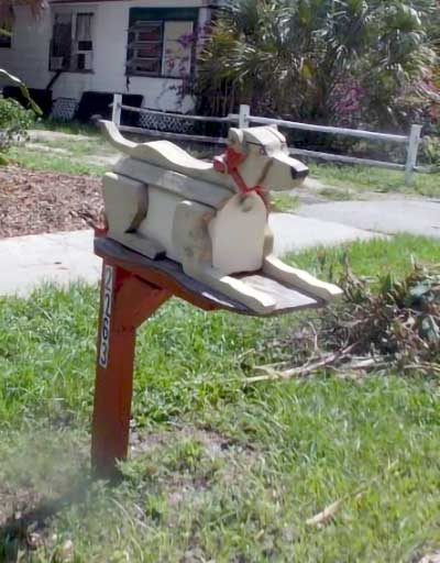 Hund Briefkasten