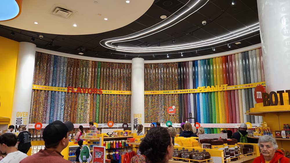 M&M Laden