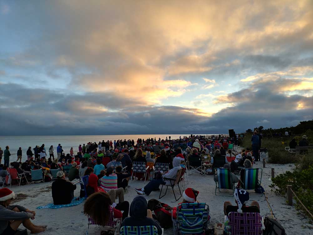 Gottesdienst im Sonnenuntergang