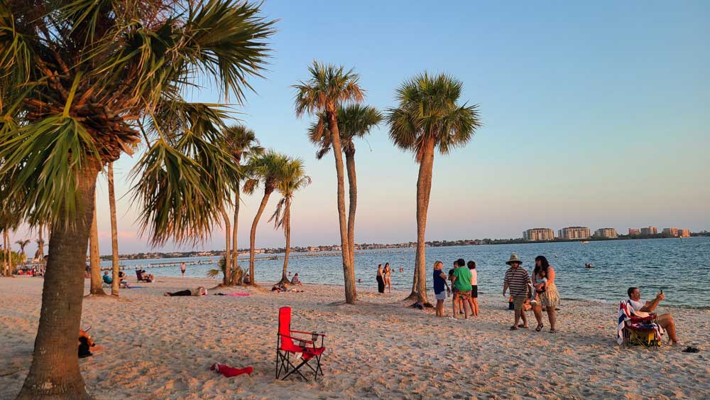 Locals am Cape Coral Beach