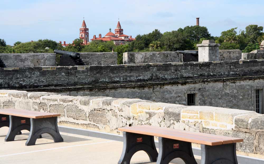 Blick zum Flager College vom Castillo