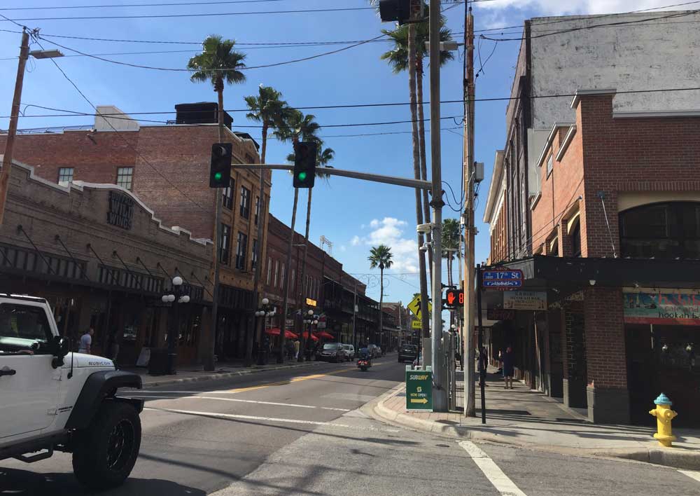 In Ybor City gibt es viele Bars.